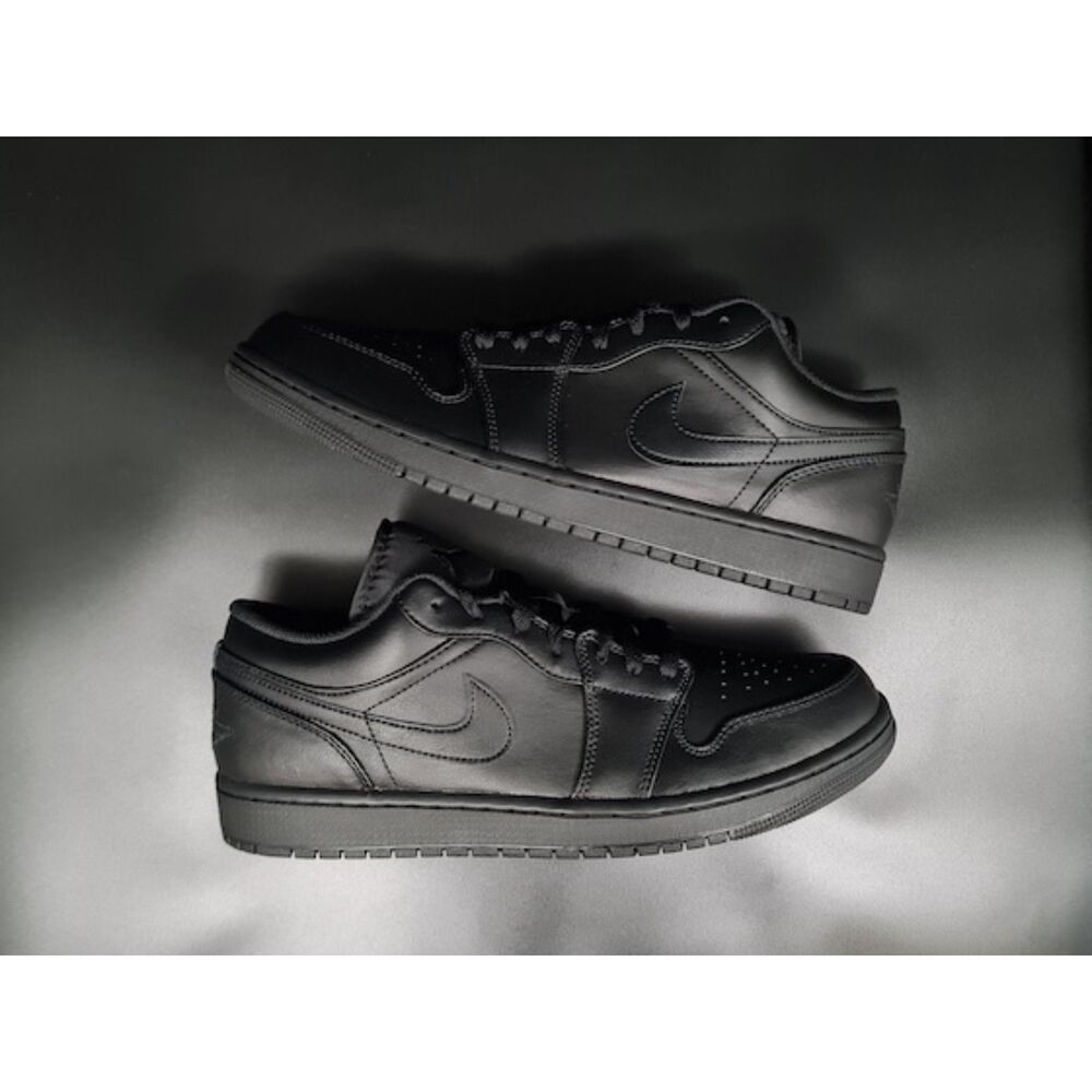 Jordan 1 Low Triple Black (2022). SIZE 10.5 - 553558-093